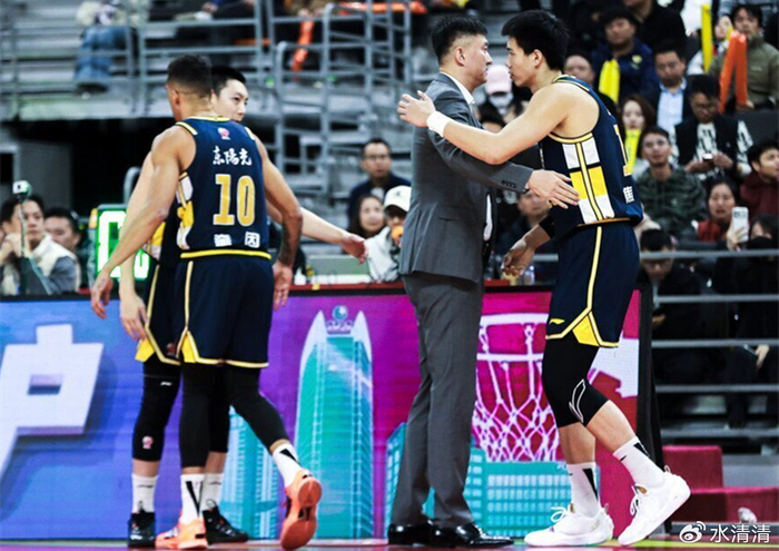 开云在线开户平台-广东男篮逆势而为，最大优势与劣势并存，杜锋指导最后一搏？|胡明轩|萨姆纳|奎因|徐昕|徐杰_新浪体育_新浪新闻