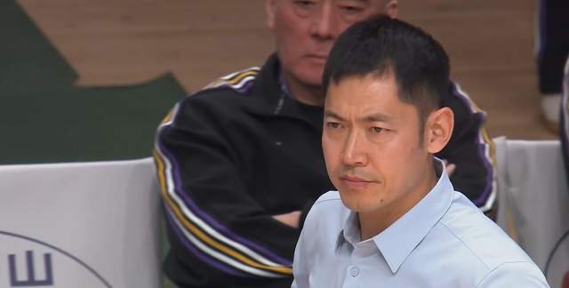 开云在哪里开户-狂输23分后，多位媒体人发声，怒斥缺乏精神领袖，矛头对准张庆鹏