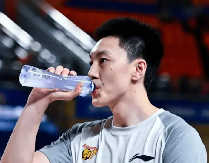 开云在哪里开户-广东80-82新疆4坏消息！胡明轩徐杰没法看，二阵狂丢分，防守辣眼|全明星|焦泊乔|比赛|懒懒|CBA_新浪体育_新浪新闻