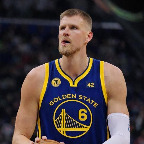 开云在线开户平台-勇士交易来一个老病号，库里这也能忍吗？性格太软了吧！